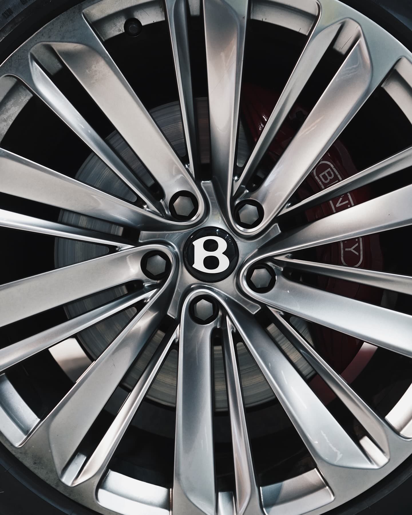 Bentley Bentayga wheel and red brake caliper
